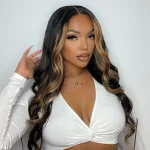 black with blonde highlight loose body wave wig (2)